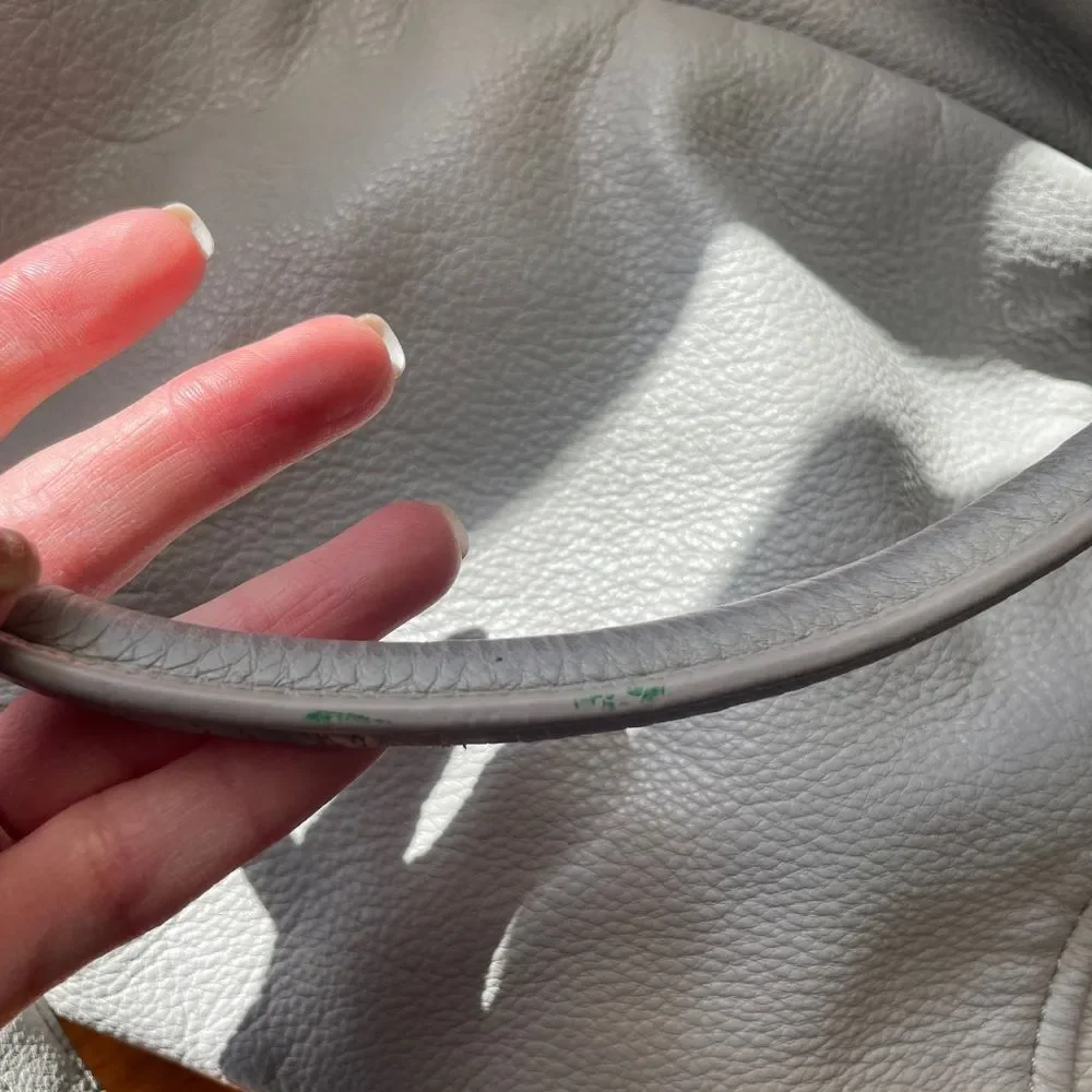 Kate spade/Gray Leather Women's shoulder/crossbody bag lots of pockets!